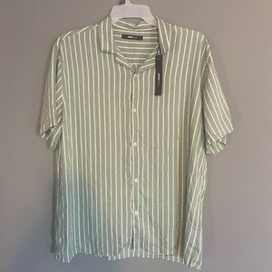 XL Men’s striped button shirt